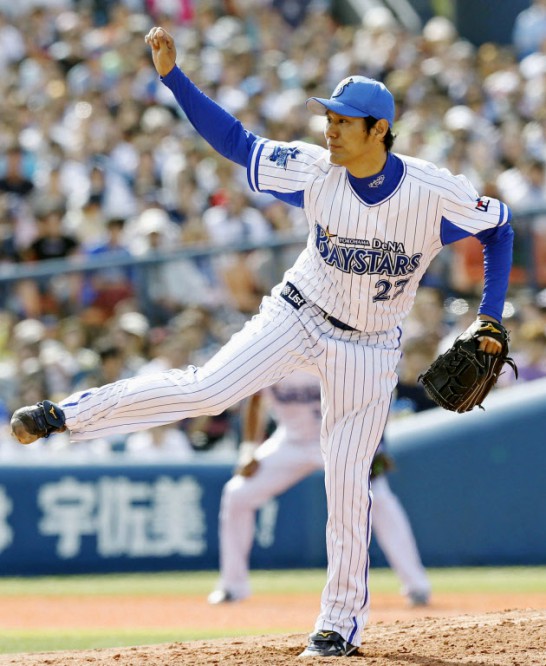 今季初完投で2勝目を飾ったDeNA・久保(4日、横浜)=共同
